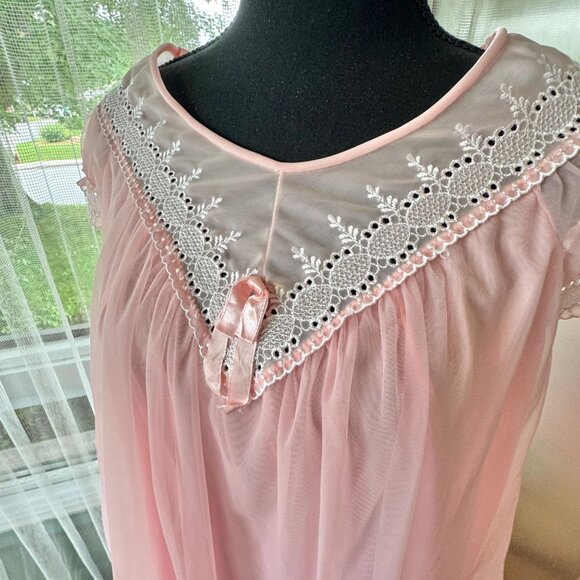 Vintage 1960s nightgown, pink sheer negligee, trapeze swing, short peignoir - Picture 9 of 9